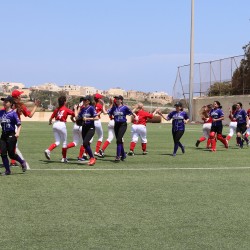 REDCOATS EASE PAST MUSTANGS
