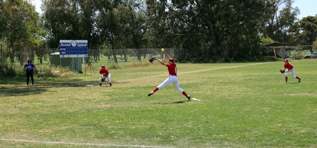 REDCOATS BLANK MUSTANGS TO CLINCH